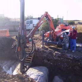 Escribano Obras y Servicios maquinaria realizando sondeo