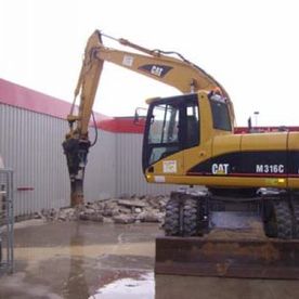 Escribano Obras y Servicios excavadora en función