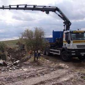 Escribano Obras y Servicios camión con grúa