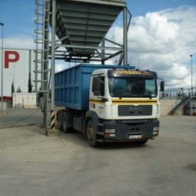 Escribano Obras y Servicios vehículo de carga